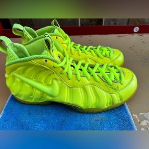 Nike Neón Green Foamposites